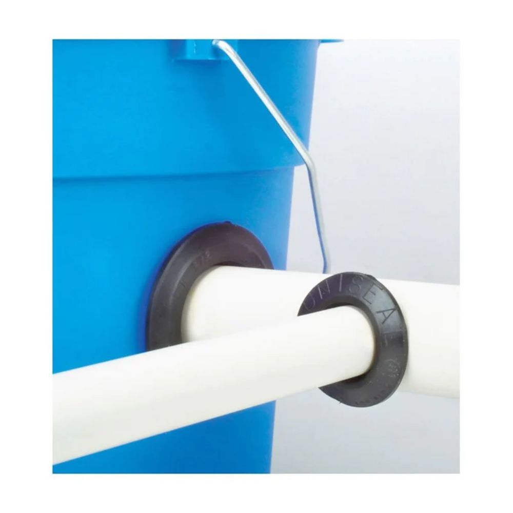 UnisealÂ® Pipe-to-Tank Seal Black 1/2"