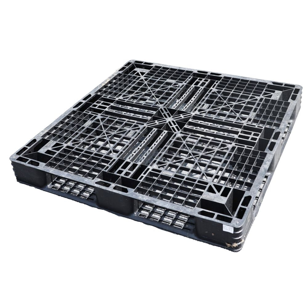 Plastic Pallet 43.5 x 43.5 x 5 - Used Condition